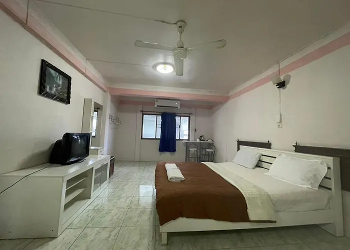 Oyo 75494 President Apartment